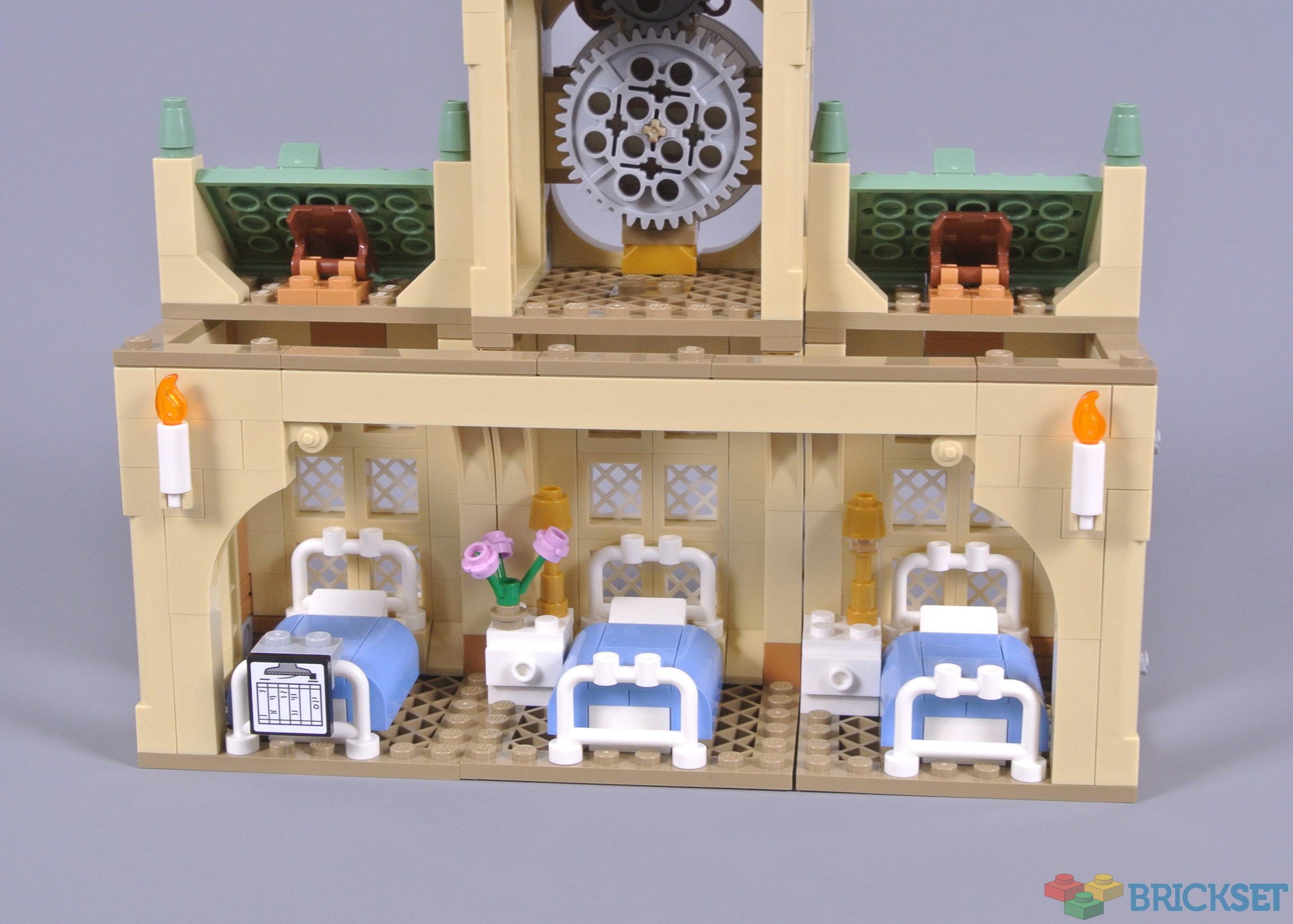 LEGO Harry Potter 76398 Hogwarts Hospital Wing review | Brickset